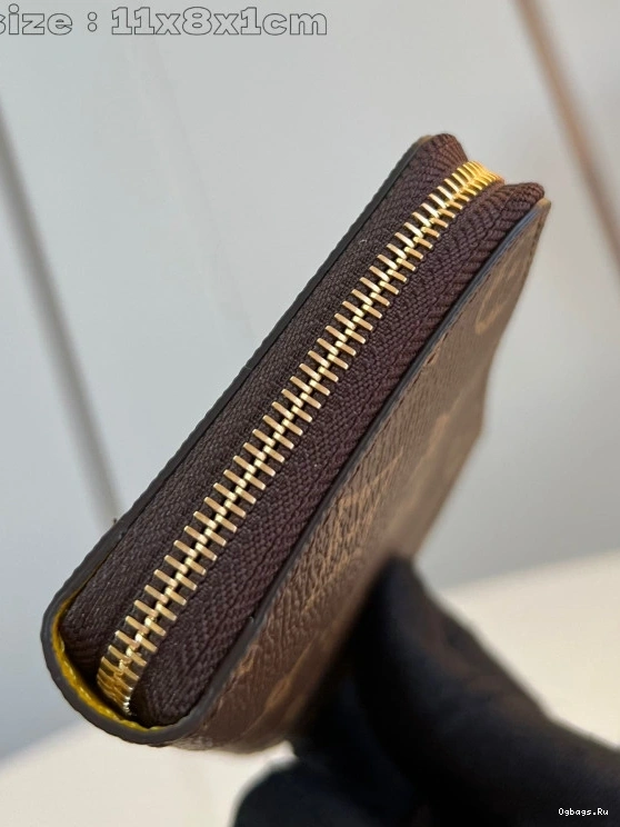 Wallet-11*8.5*1.5CM Vuitton Noa Louis Compact 0214